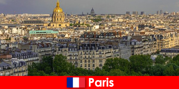 Tourists love the city center of Paris with its exhibitions and art galleries