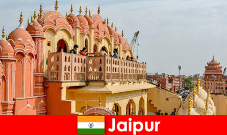 Impressive palaces and the latest fashion can be found by tourists in Jaipur of India