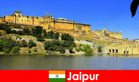 Strangers to Jaipur love the mighty temples