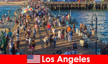 Professional tourist guides for top Los Angeles boat tours and cruises