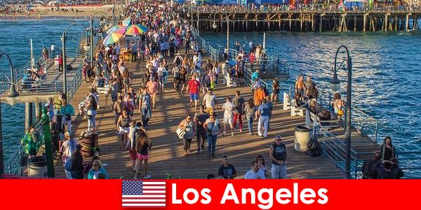 Professional tourist guides for top Los Angeles boat tours and cruises