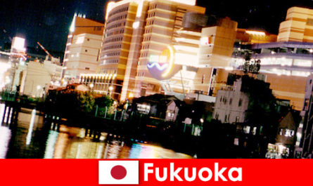 Fukuoka's numerous discos, nightclubs or restaurants are a top meeting place for vacationers