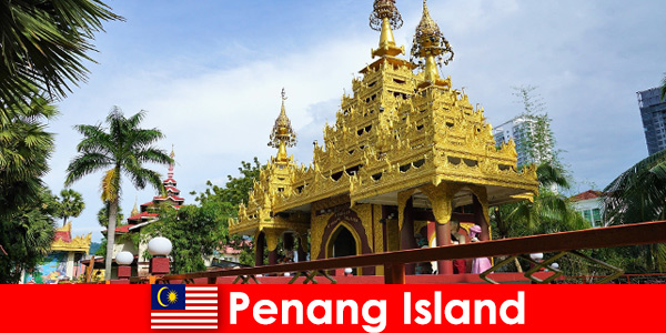 Top experience for foreign tourists in the temple complexes of Penang Island