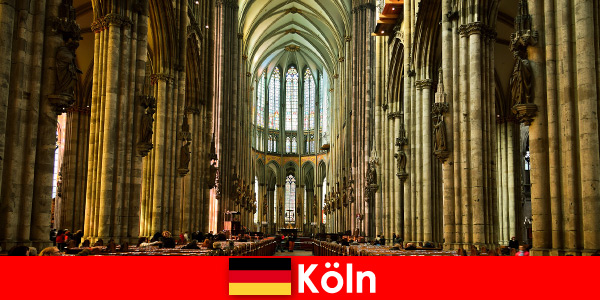Pilgrimage for strangers to the three holy kings in Cologne Cathedral