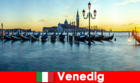 Dreamy honeymoon for couples in the floating city of Veni-ce Italy