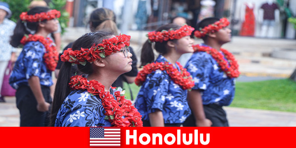 Foreign guests love cultural exchanges with local residents in Honolulu United States