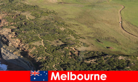 Exciting bike tour through Melbourne Australia for adventure tourists