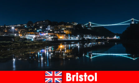 Pub crawl and live music in the best pubs in the city of Bristol England