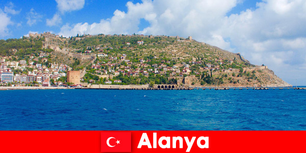 Holiday in Alanya Türkiye with a perfect Mediterranean climate for swimming