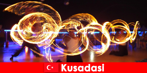 In the evening there are spectacular performances for young and old in Kusadasi Türkiye